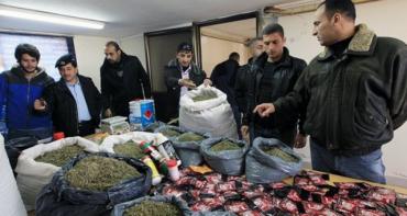 الشرطة تضبط معملا لتصنيع المخدرات في أبو ديس

